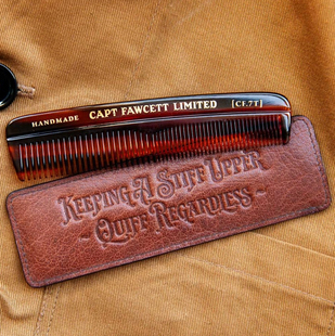 Расческа для волос с мелкими зубцами в кожаном чехле Captain Fawcett Hair comb with Leather Sleeve Sale F7013 фото