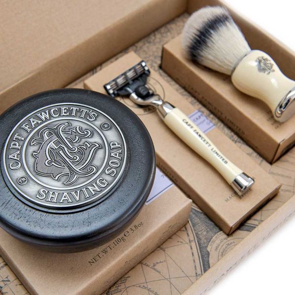 Подарочный набор для бритья Captain Fawcett Shave Brush, Razor & Soap Gift Set F6707 фото